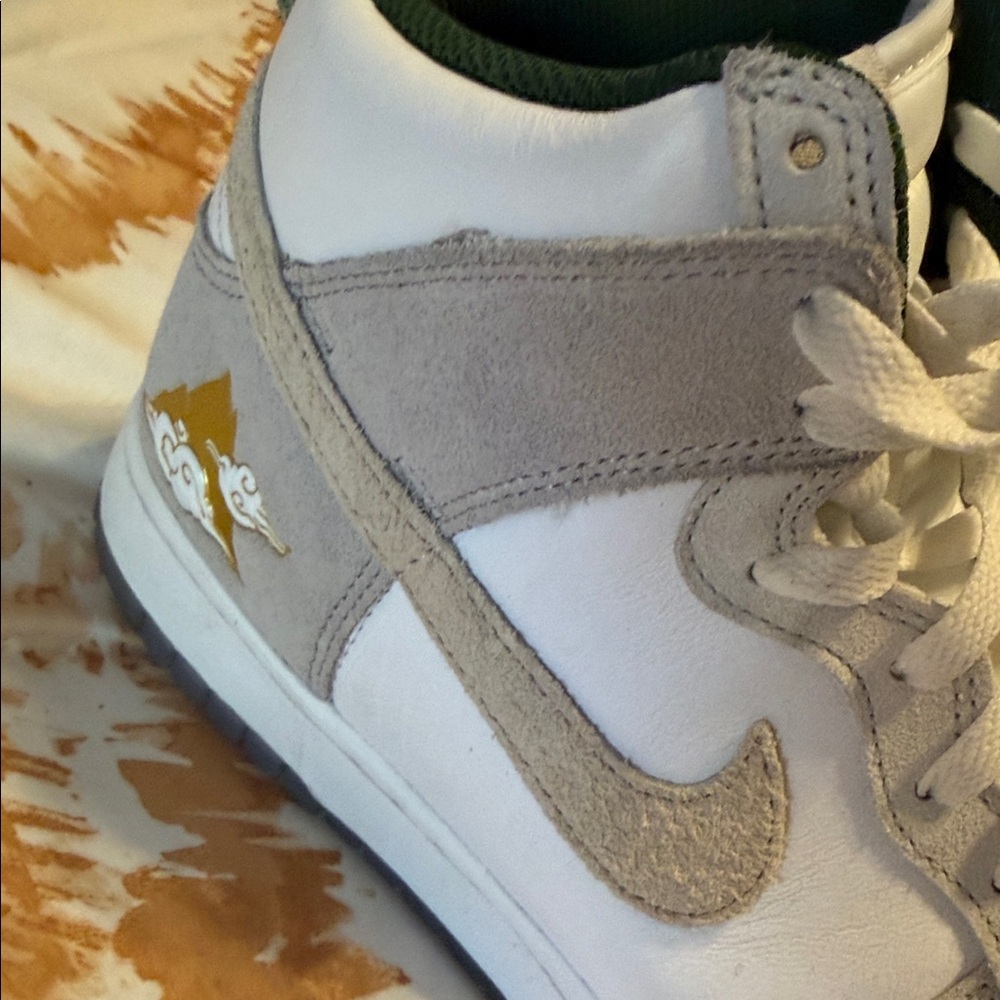 Nike White and Green Men's Shoes - Picture 7 of 7